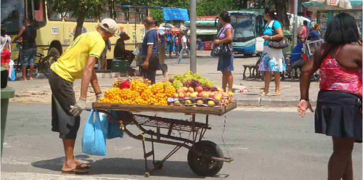 Sao-Luis-Brazilië-fruit-verkoper-kruiwagen