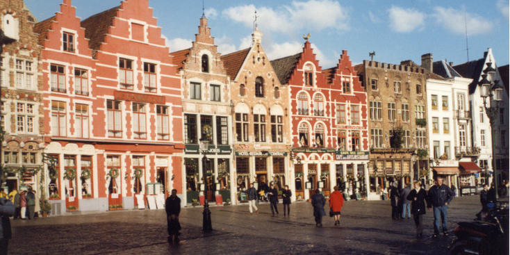 Brugge-Grote-markt-plein-koopmanshuizen-België