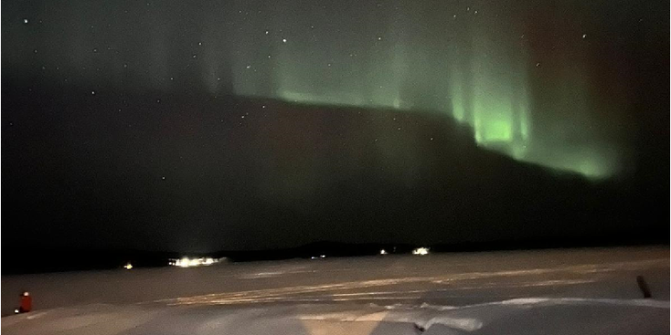 Inari-noorderlicht-groen-meer-sneeuw-Finland