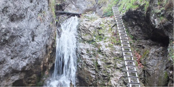 Slovensky-Raj-nationaal-park-trap-waterval-Slowakije