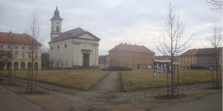 Terezin-Namesti-Ceskoslovenske-Armadystadsplein-church-of-Resurrection-Tsjechië
