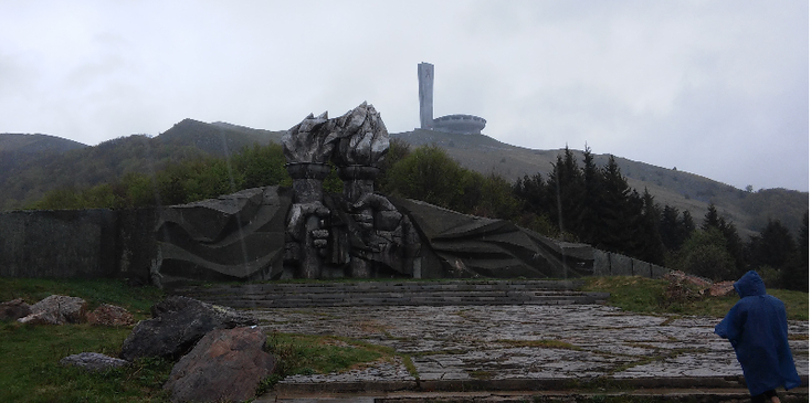 Buzludhza-Communistisch-bolwerk-verlaten-verboden-Plovdiv-Bulgarije