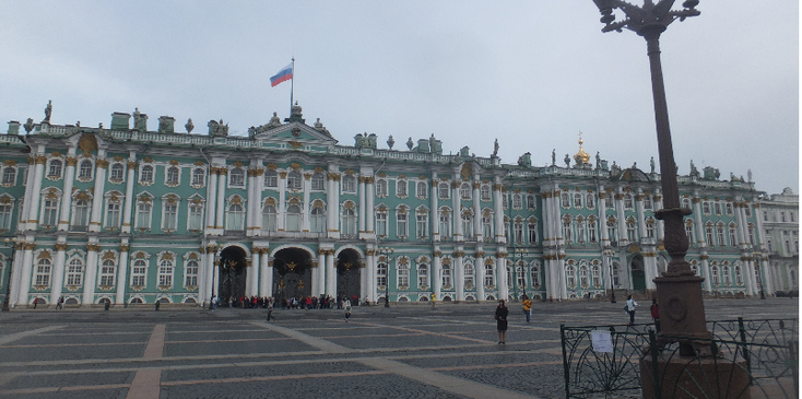 Sint-Petersburg-Hermitage-museum-kunst-Rusland-koepel-goud-plein