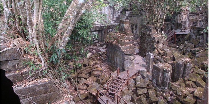 Beng-Mealea-Angkor-Wat-Siem-Raep-Unesco-tempel-Khmer-rijk-Cambodja-overwoekerde-tempel