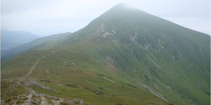 Hoverla-berg-kaal-Karpaten-gebergte-Oekraïne