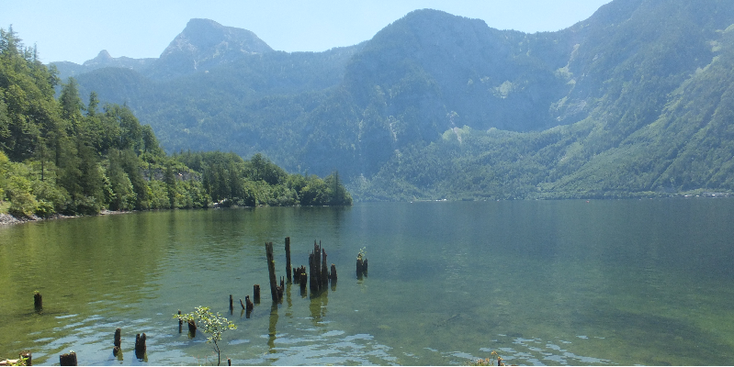 Halstättersee-Hallstatt-Dachsteinbergen-meer-Oostenrijk