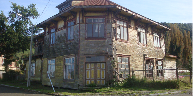 Tenaun-Chiloe-chili-huis-afgebladderd
