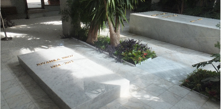 House-of-Flowers-Memorial-Center-Tito-Josip-Broz-tombe-graf-grafsteen-Belgrado-Servië