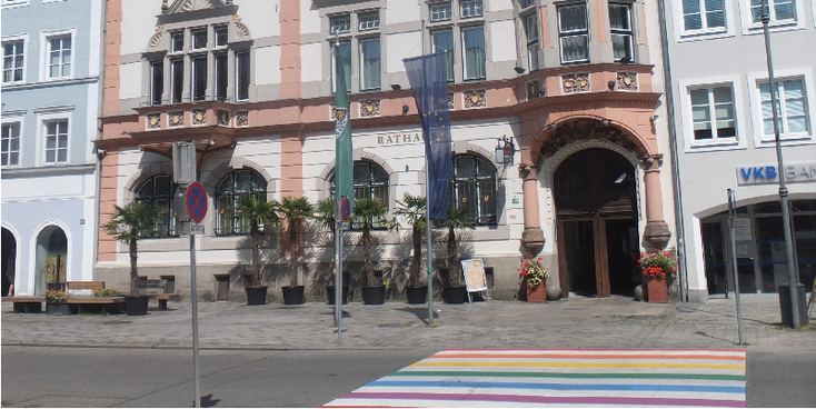 Branau-am-Inn-regenboog-zebrapad-Oostenrijk-Duitsland