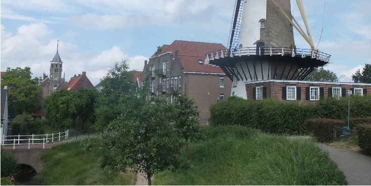 Willemstad-molen-kerk-vestingstad-wallen-Nederland