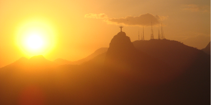 Rio-de-Janeiro-Christus-beeld-zonsondergang-de-Verlosser-Brazilië-Copacobana