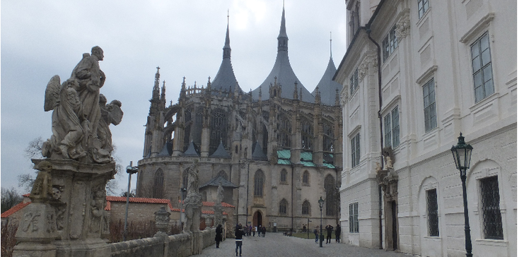 Kutna-Hora-Tsjechië-kathedraal-kapel-kerk-wijngaarden