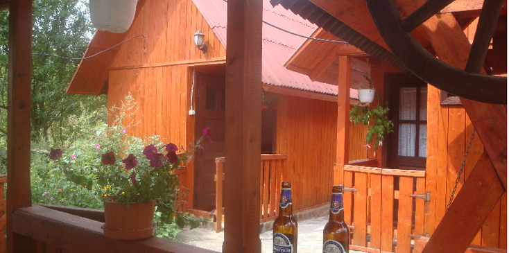 Ciucla-pension-Leud-cabana-hout-Maramures-Roemenië
