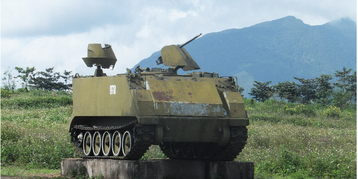 Khe-Sanh-amtrack-leger-militair-fort-basis-DMZ-Vietnam-oorlog