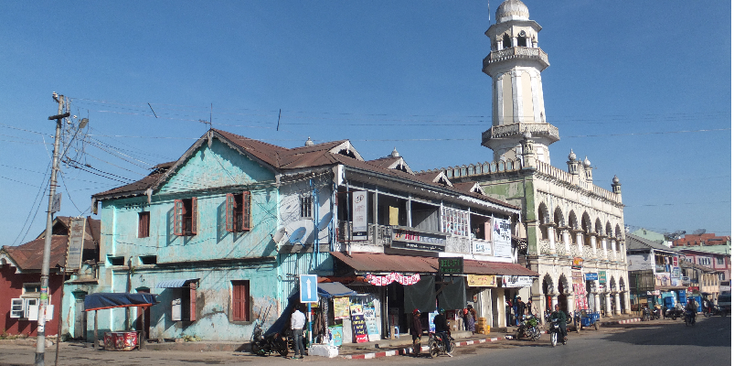 Pyin-Oo-Lwin-moskee-straatleven-winkel-Myanmar