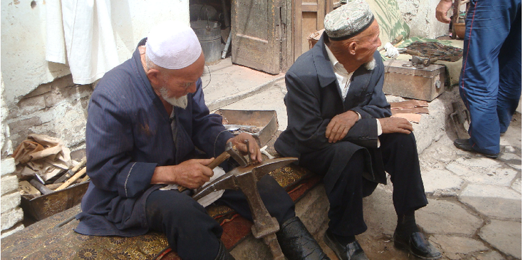 Kashgar-oude-stad-China-oeigoeren-lemen-huizen-markt-verkoper-traditionele-ambacht