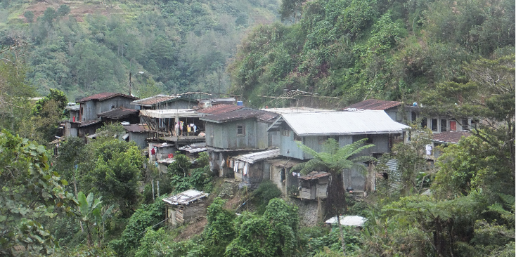 Batad-Bontoc-Banaue-rijstvelden-mist-huizen-dorp-Filipijnen