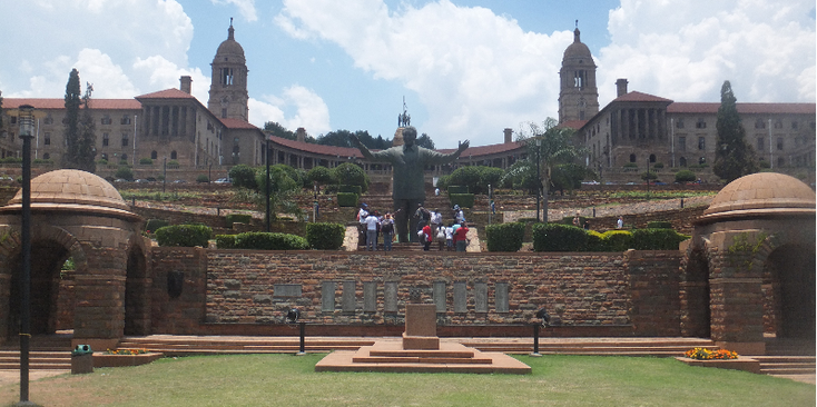 Unie-gebouw-standbeeld-Nelson-Mandela-Pretoria-Zuid-Afrika