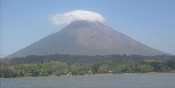 Isla-de-Ometepe-vulkaan-Nicaragua-meer