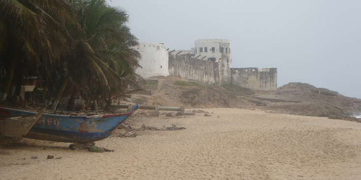 Cape-Coast-Sint-George-fort-kasteel-slavenfort-strand-boot-Ghana