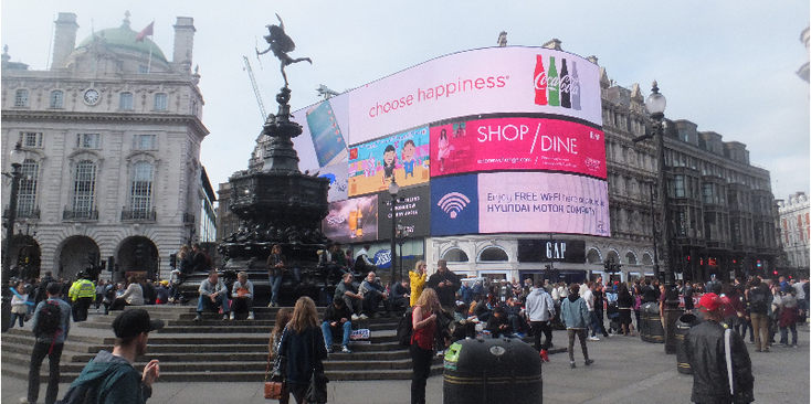 Picadilly-Circus-reclame-zuilen-beelden-standbeeld-trappen-Londen-Engeland