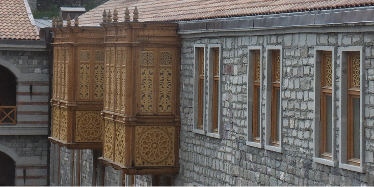 Akhalsikhe-kasteel-Georgië-houten-balkons