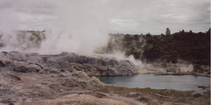 Rotorua-zwavel-borrel-geothermisch-bad-Nieuw-Zeeland