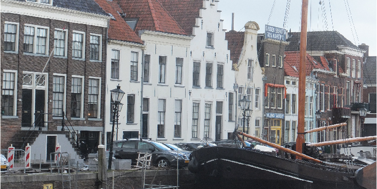 Thorbeckegracht-Zwolle-koopmanshuizen-boten-schepen-Nederland