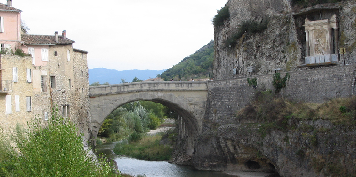 Vaison-La-Romaine-Romeinse-brug-Frankrijk