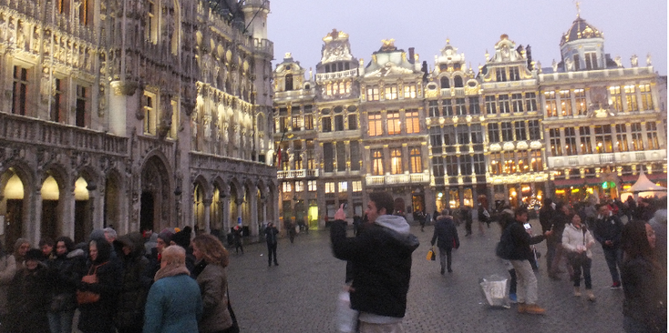 Grote-Markt-Brussel-verlicht-plein-België