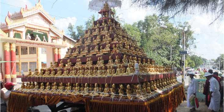 Boeddha-beelden-kar-Meiktila-Myanmar-Birma