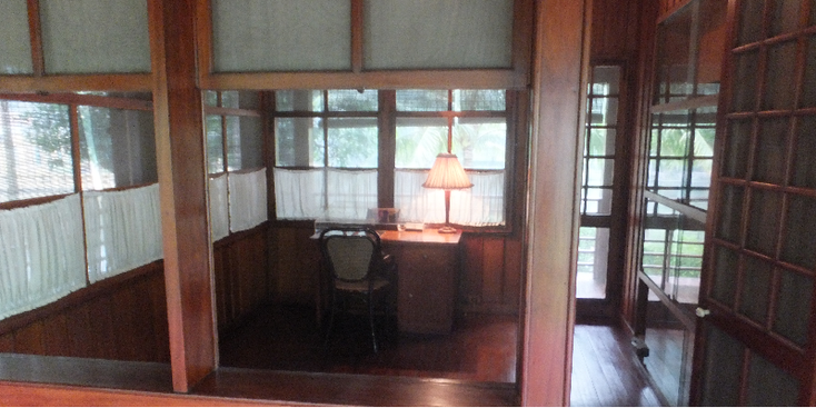 Ho-Chi-Minh-huis-complex-Hanoi-Vietnam-huis-op-palen-hoofdkwartier
