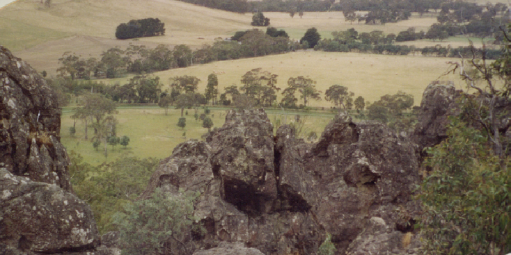 Hanging-Rock-rotsen-Woodend-Australië