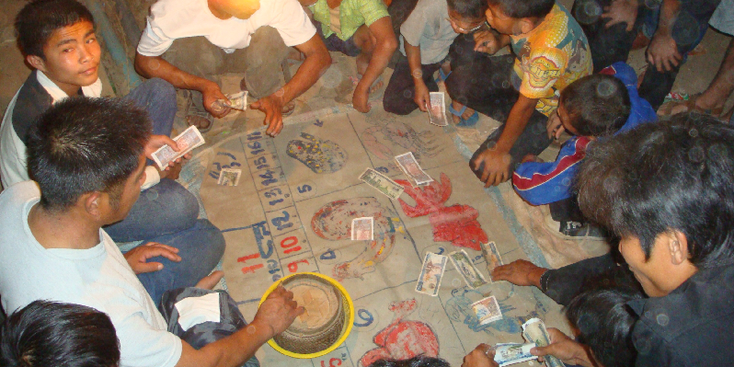 Ban-Kang-Lo-gokken-feest-geld-Laos