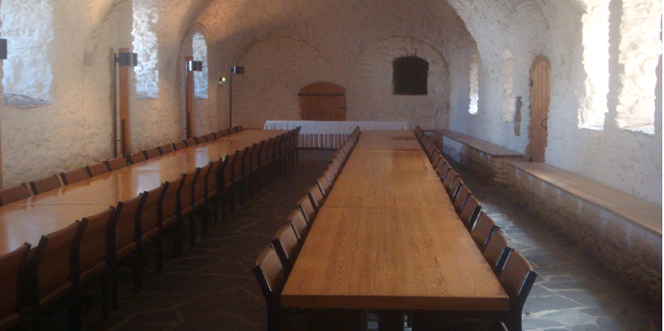 Olavinlinna-Savonlinna-binnenkant-tafel-museum-kasteel-Finland