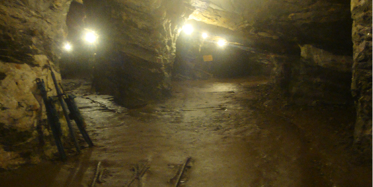 Minas-de-Passagem-goudmijn-tunnel-Ouro-Preto-museum-rails-ondergronds-Brazilië