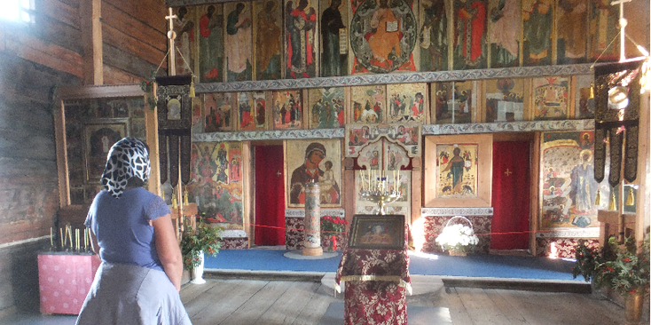 Kizhi-houten-kerk-bidden-altaar-Bijbel-fresco-Rusland