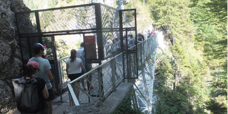 Neuschwanstein-Ludwig-II-brug-Fussen-uitzicht-kooi-Duitsland