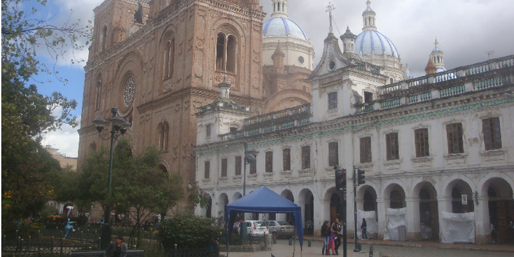 Cuenca-kerk-kathedraal-koloniaal-Spaans-Ecuador
