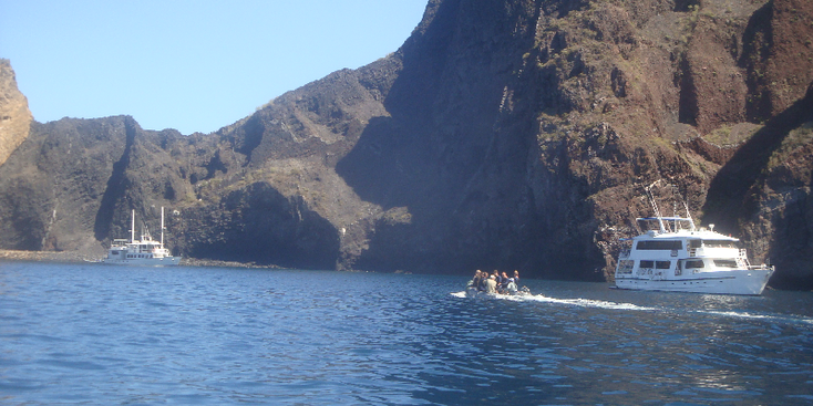 Galapagos-nationaal-park-boekanier-grot-cove-Ecuador