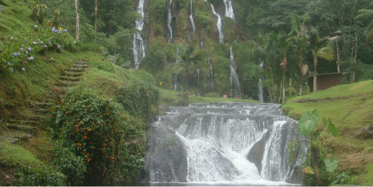 Thermales-de-Santa-Rosa-de-Cabral-waterval-Colombia-warm-heet-water-tuin