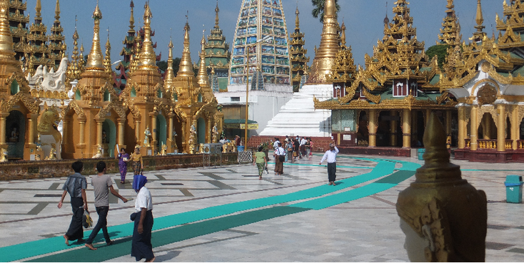 Shwedagon-Paya-Boeddhist-tempel-Yangon-Rangoon-Myanmar