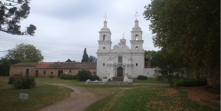Santa-Catalina-Estancia-wit-klooster-klokkentorens-Cordoba-Argentinië