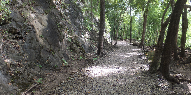 Hellfire-pass-trace-spoorlijn-Birma-spoorweg-dodenspoorlijn-Thailand
