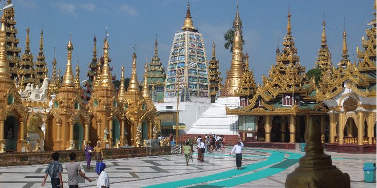 Shwedagon-Paya-Boeddhistische-tempel-plateau-Yangon-Rangoon-Myanmar-Birma