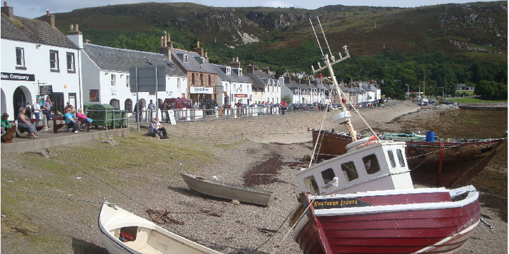 Ullapool-wit-huis-boulevard-boot-eb-haven-Schotland