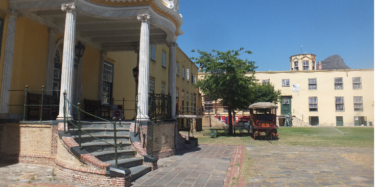 Goede-Hoop-kasteel-Kaapstad-binnentuin-koets-Zuid-Afrika