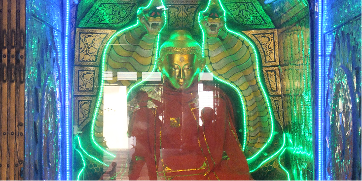Meiktila-Nagayon-pagode-klooster-tempel-Boeddha-beeld-slang-Myanmar