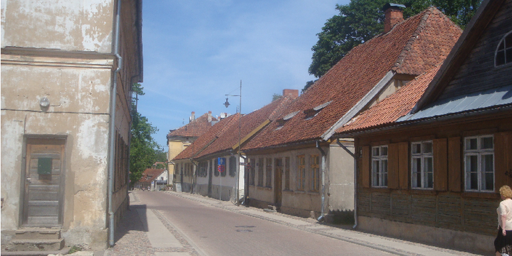 Kuldiga-architectuur-traditioneel-huizen-Letland