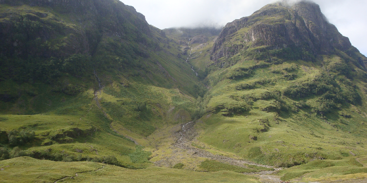 Glenn-Shiel-waterval-berg-groen-Schotland